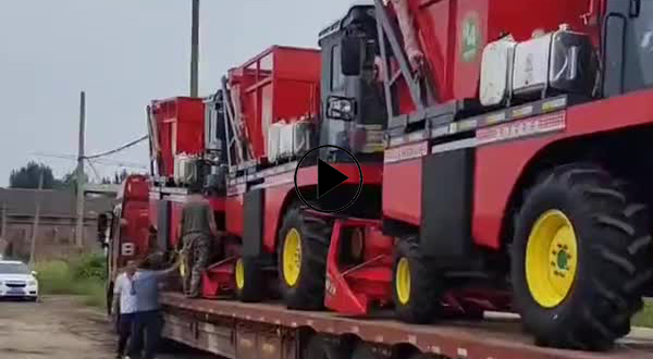 发往甘肃的青储机已经装车完成